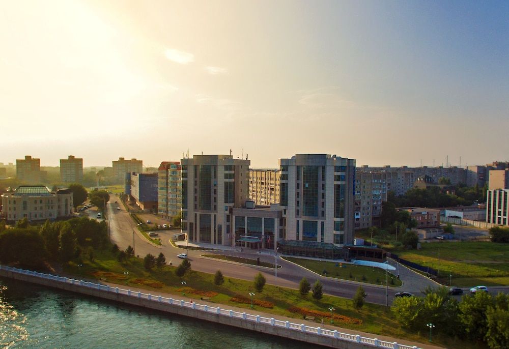 Dedeman Oskemen Hotel 5 étoiles à Öskemen