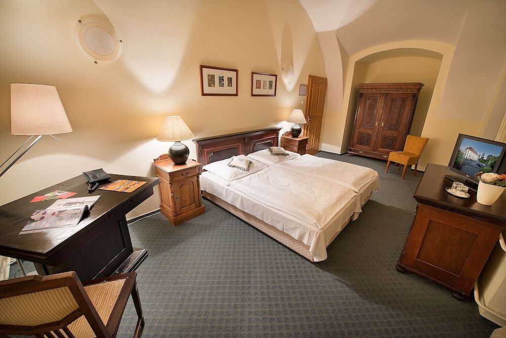 Maximilian Lifestyle Resort 3