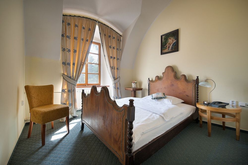 Maximilian Lifestyle Resort 2