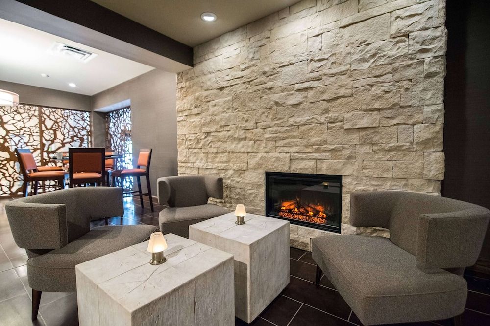 Wyndham Garden Westlake 3