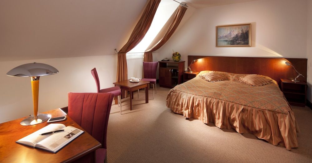 Hotel Concertino Zlatá Husa 4 estrelas em Jindřichův Hradec