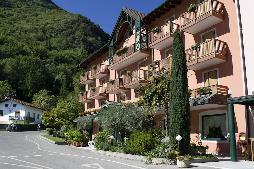 Club Hotel Lago di Tenno 3 estrelas em Tenno