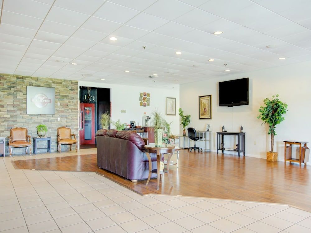 OYO Hotel Dundee By Crystal Lake 2