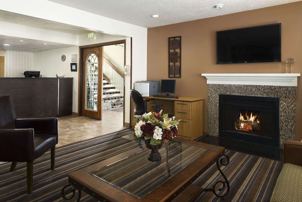 Hawthorn Extended Stay by Wyndham Fort Wayne 2