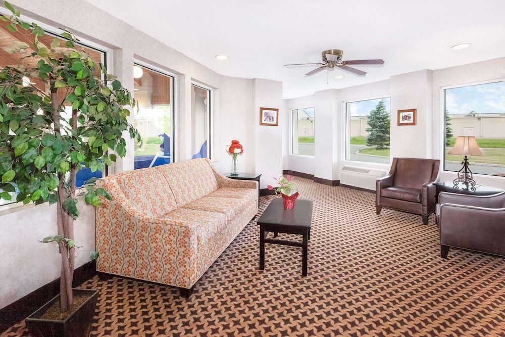 Baymont by Wyndham Howell/Brighton 2