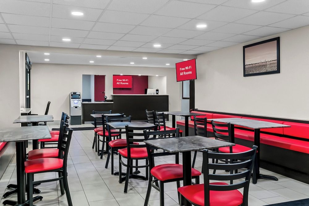 Red Roof Inn Flint 3