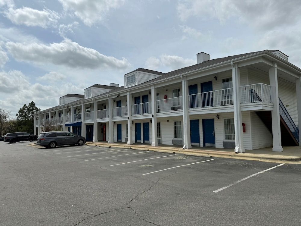 Brentwood Inn & Suites -1 estrelas em Roanoke Rapids