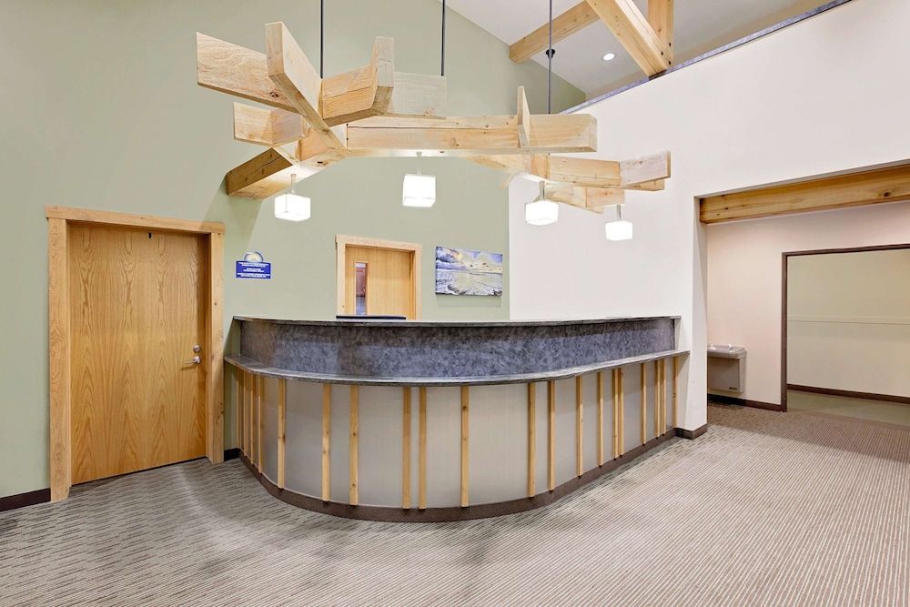 Days Inn by Wyndham Cadillac 3