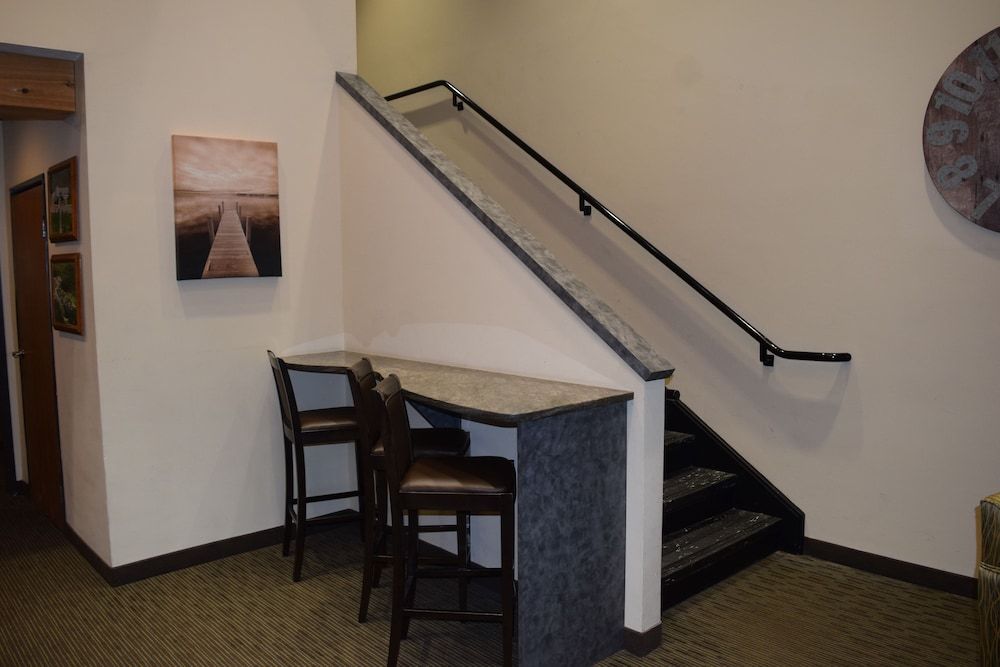 Days Inn by Wyndham Cadillac 2