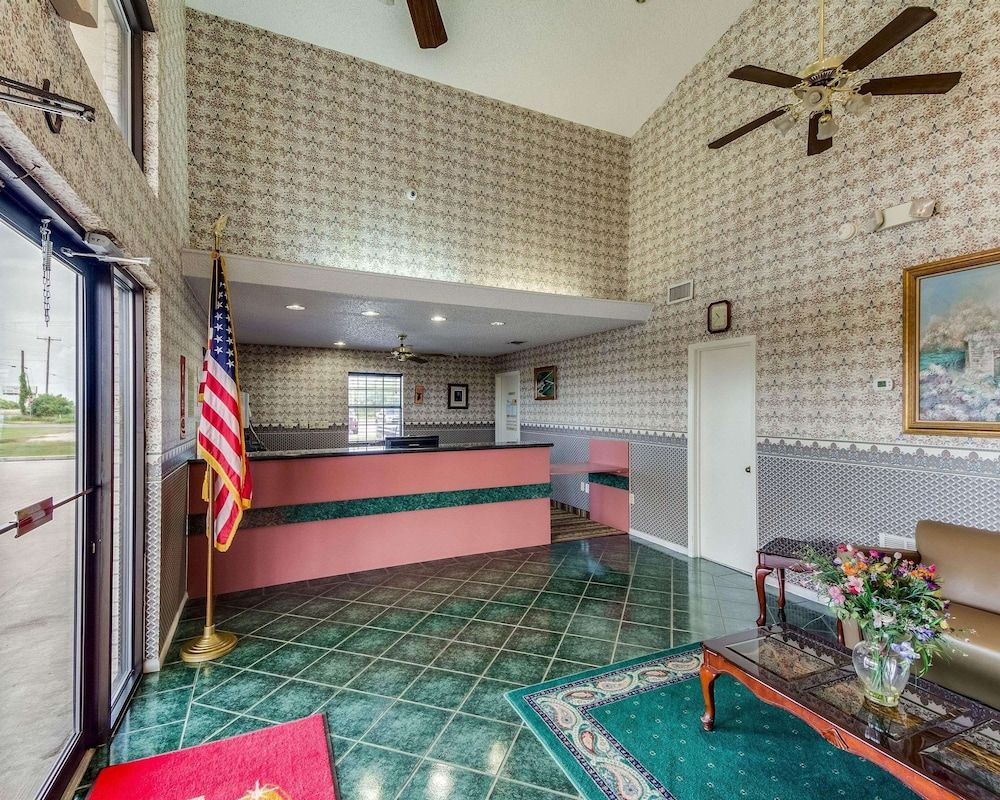 Econo Lodge Falfurrias Hwy 281 3