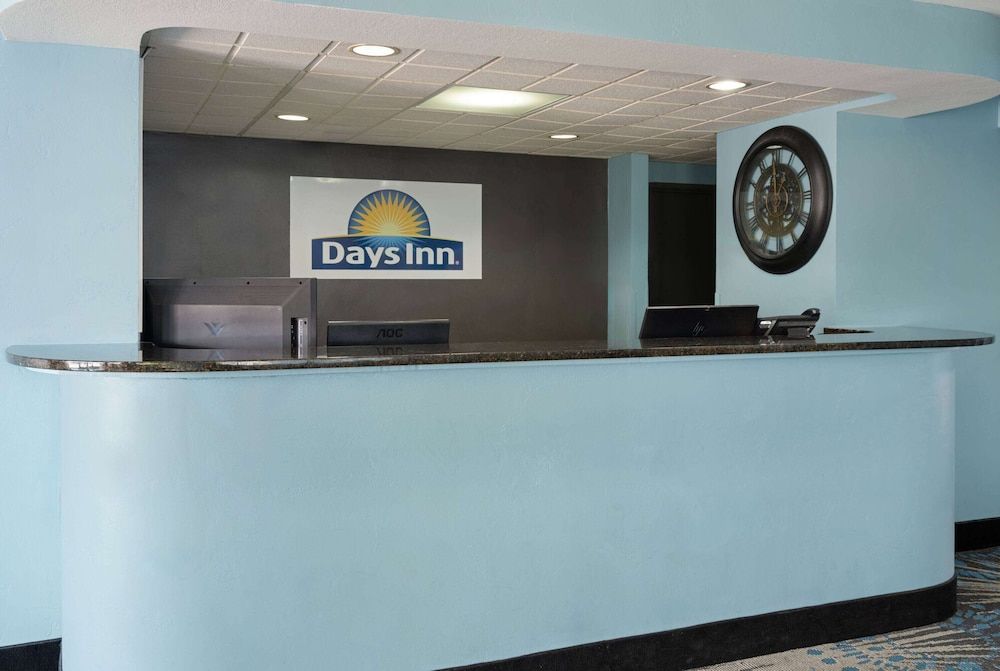 Days Inn by Wyndham Neenah 2