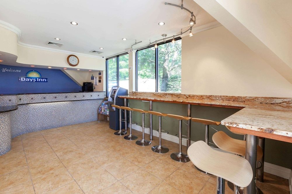 Days Inn by Wyndham Nanuet / Spring Valley 2