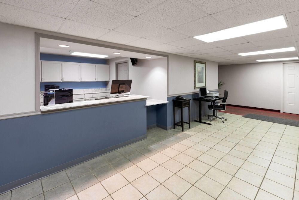 Days Inn by Wyndham Mountain Home 2