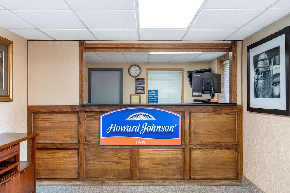 Howard Johnson by Wyndham Gillette 3