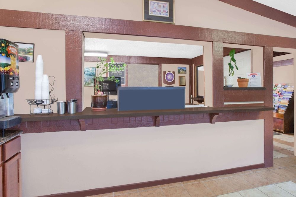 Knights Inn Battle Creek 3