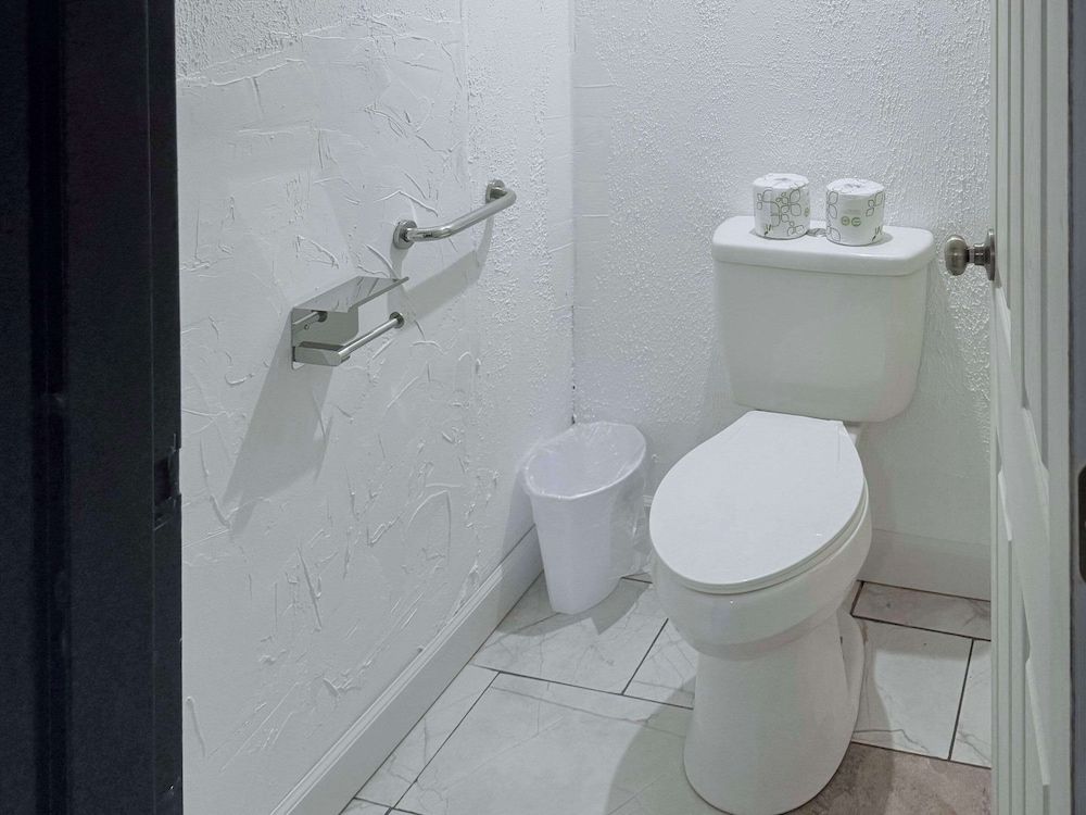 Rodeway Inn Enid South 3