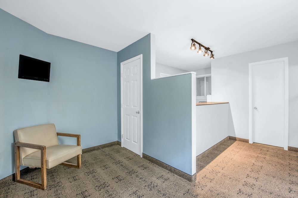 Knights Inn Pine Grove 2