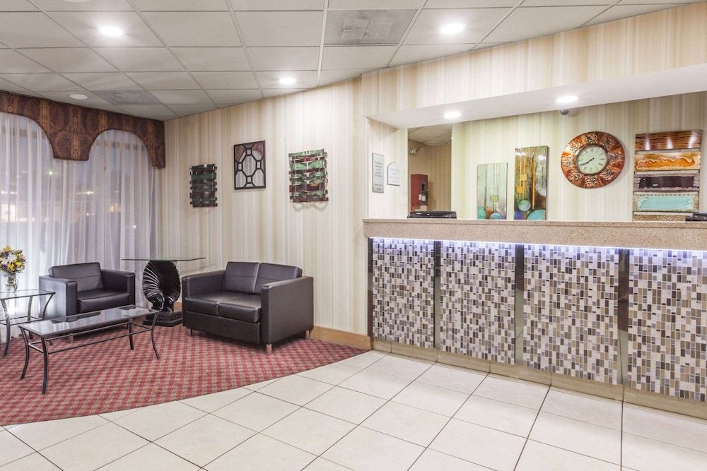 Ramada by Wyndham Lebanon 3