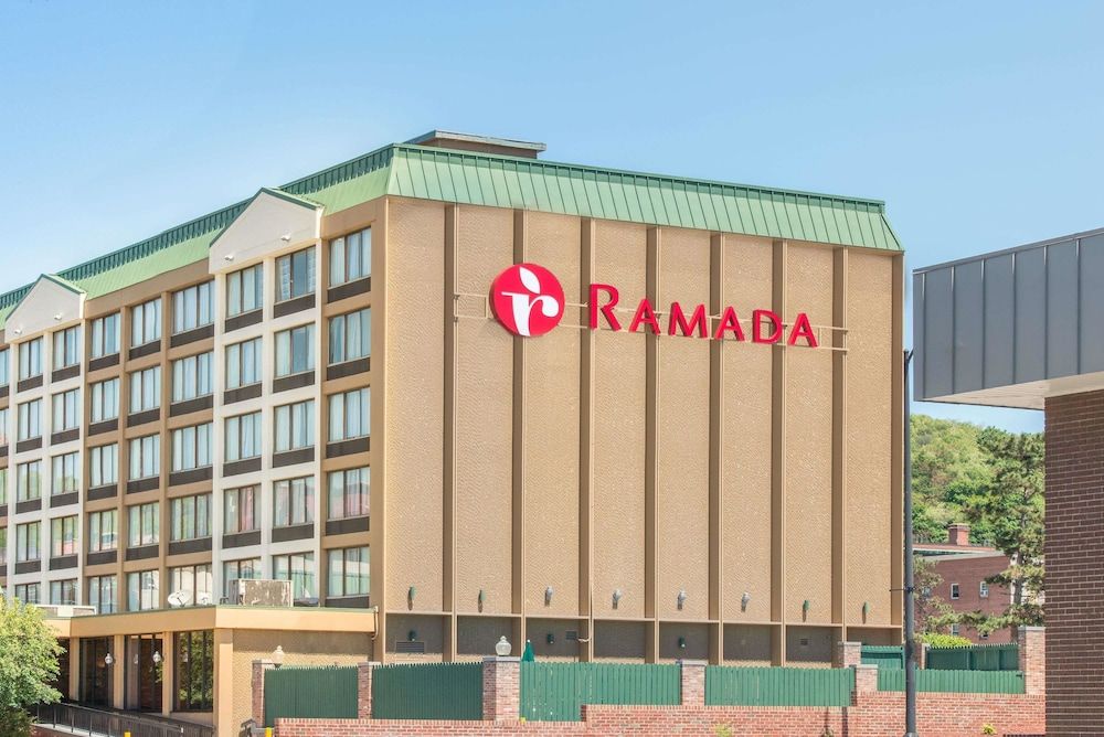 Ramada by Wyndham Cumberland Downtown 3 estrelas em Cumberland