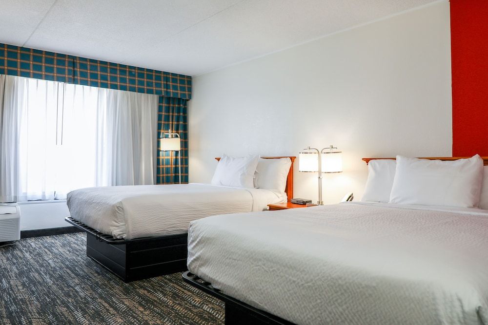 Ramada by Wyndham Cumberland Downtown 3