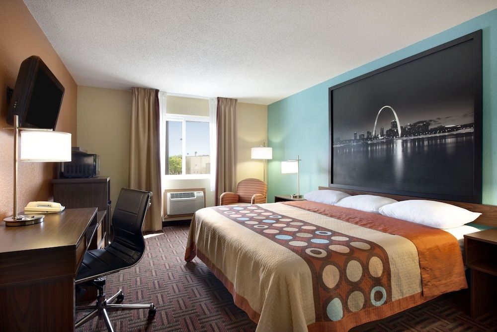 Super 8 by Wyndham Fairview Heights-St. Louis 3