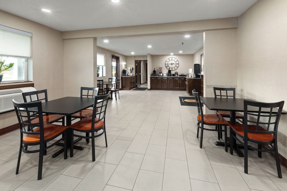 Super 8 by Wyndham Summersville/New River National Park 3