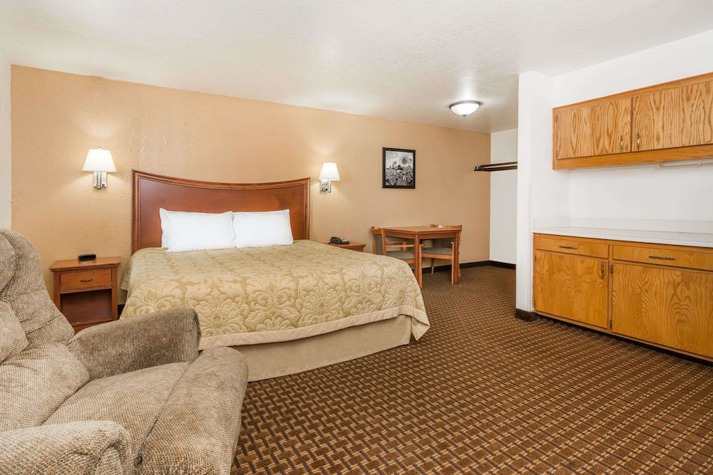 Super 8 by Wyndham Goodland 3