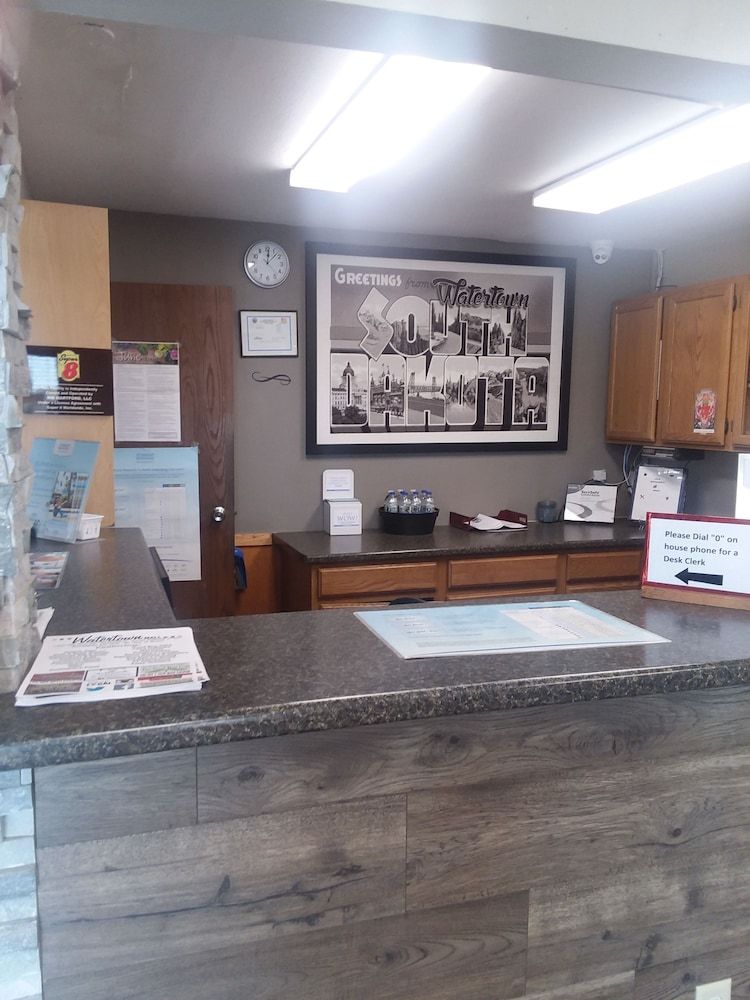 Super 8 by Wyndham Watertown 2