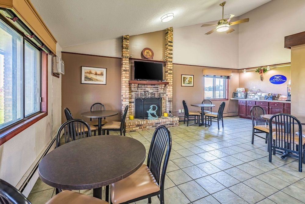 Rodeway Inn Saint Joseph 2