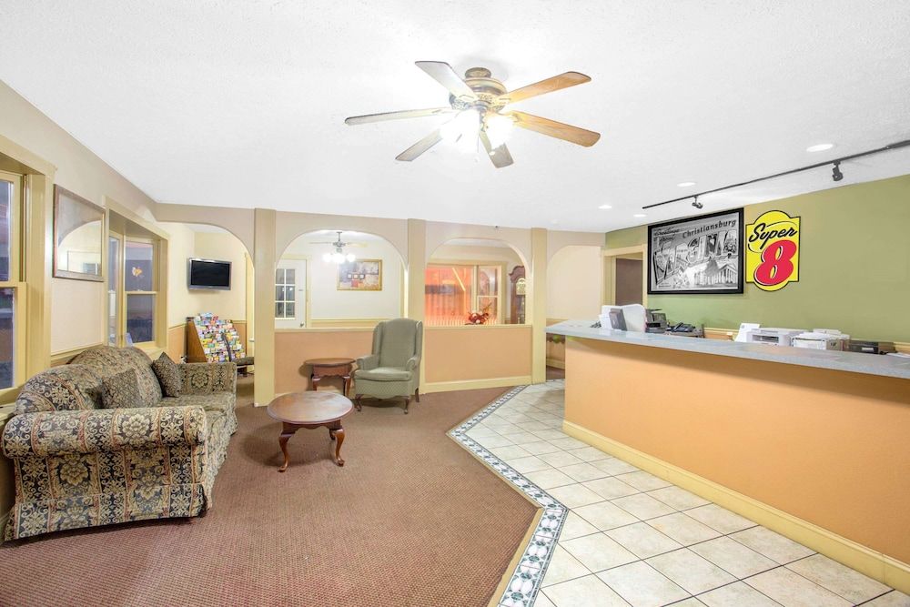 Super 8 by Wyndham Christiansburg 3