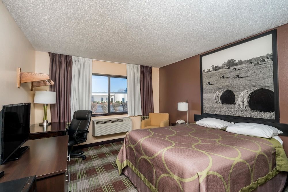 Super 8 by Wyndham Campbellsville KY 3