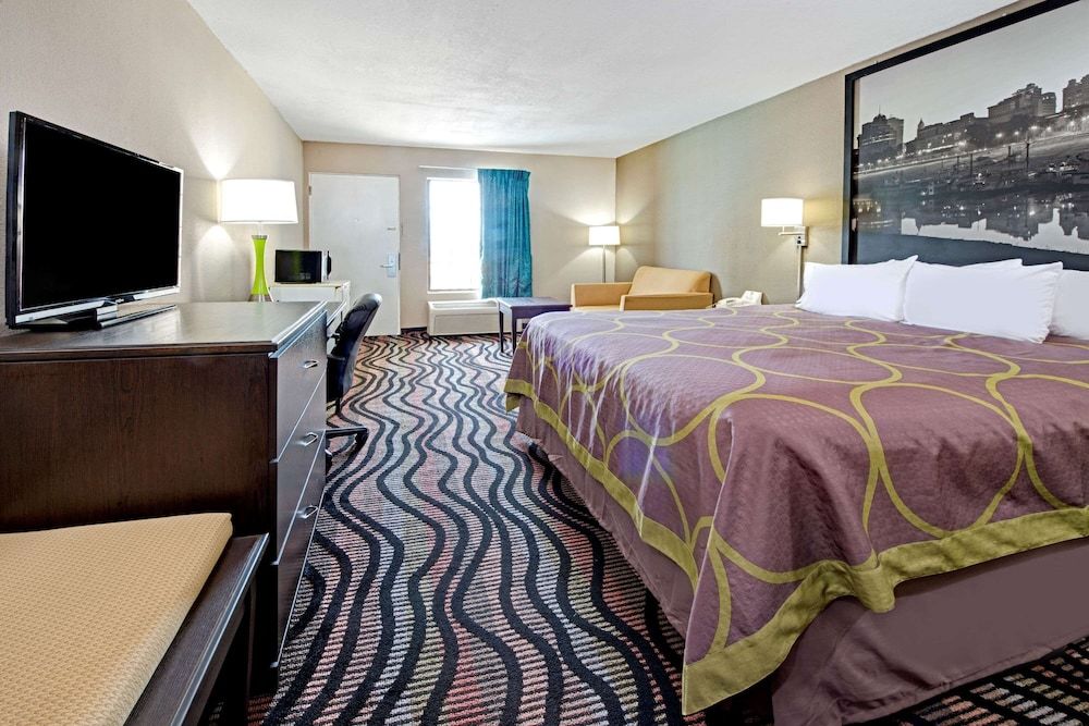 Super 8 by Wyndham Lakeland 3