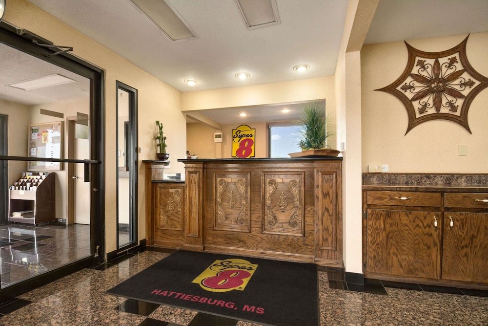 Super 8 by Wyndham Hattiesburg North/University Area 2