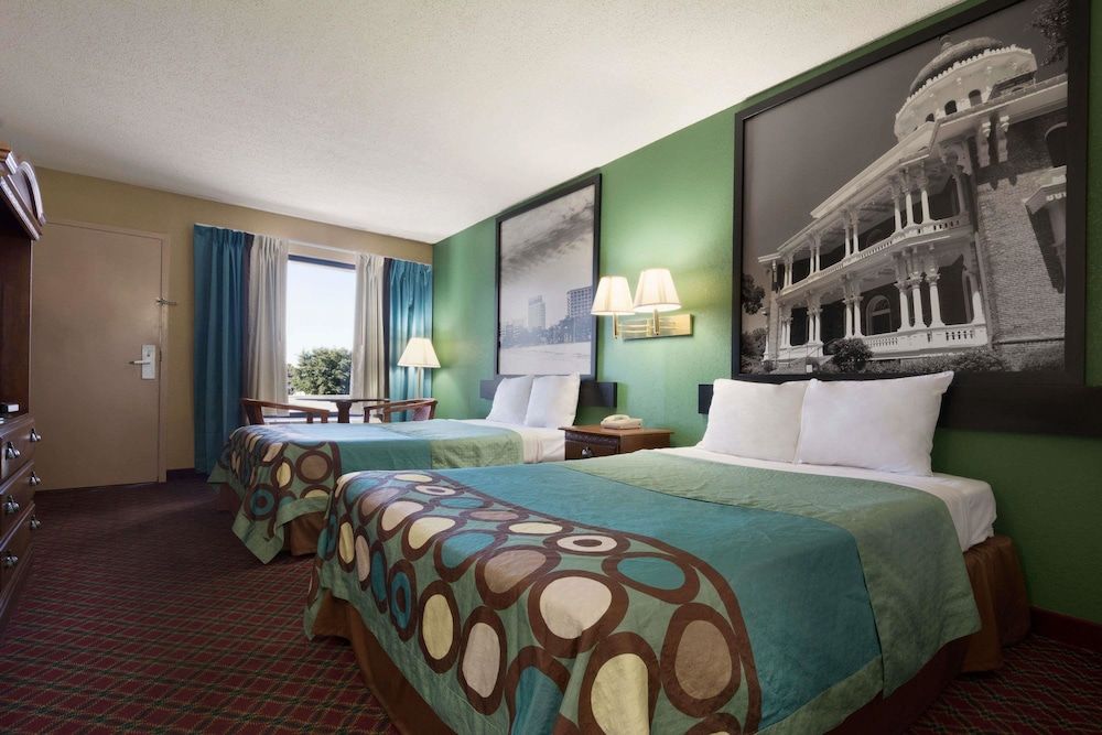 Super 8 by Wyndham Hattiesburg North/University Area 3