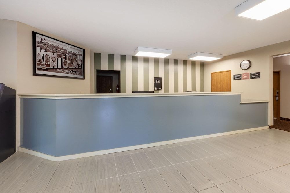 Super 8 by Wyndham La Grange KY 2