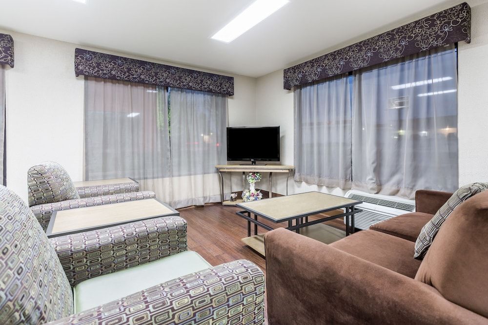 Super 8 by Wyndham Gainesville 2