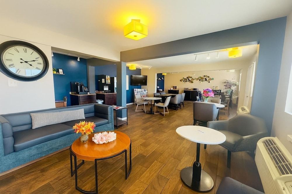 Red Lion Inn & Suites Junction City 3