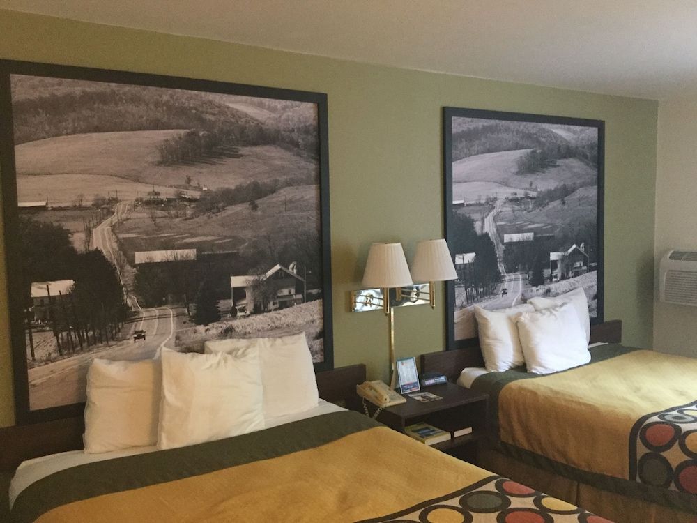 Super 8 by Wyndham West Middlesex/Sharon Area 3