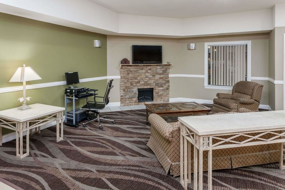 Super 8 by Wyndham Rochester 3