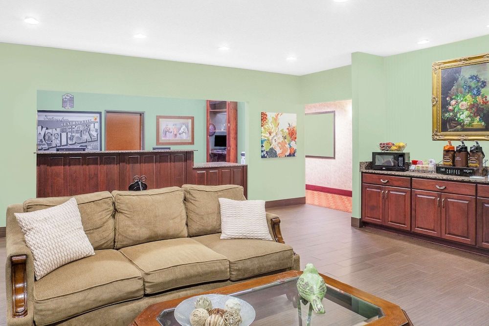 Super 8 by Wyndham Central City 2