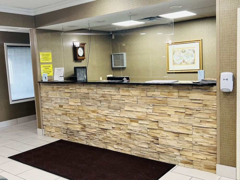 Super 8 by Wyndham South Bend 3