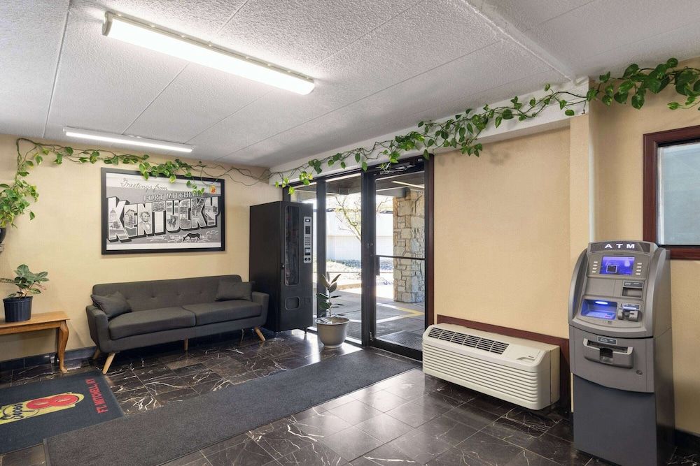 Super 8 by Wyndham Fort Mitchell Cincinnati Area 2