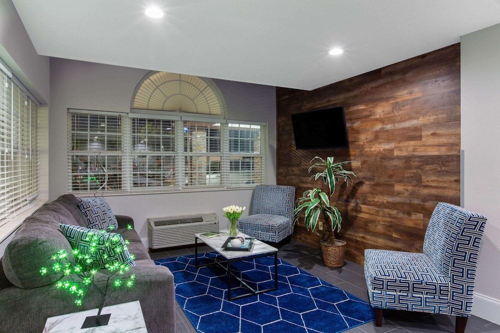 Microtel Inn & Suites by Wyndham Augusta/Riverwatch 2