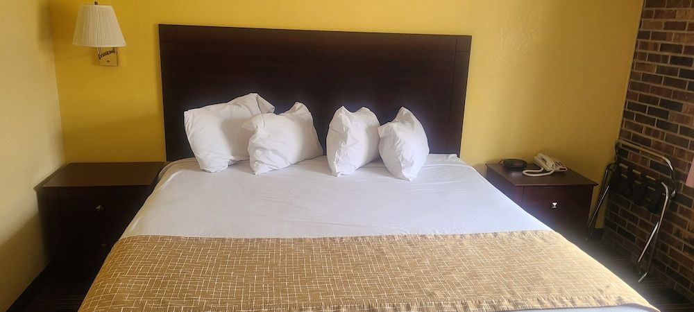 Travelodge by Wyndham Airport Platte City 3