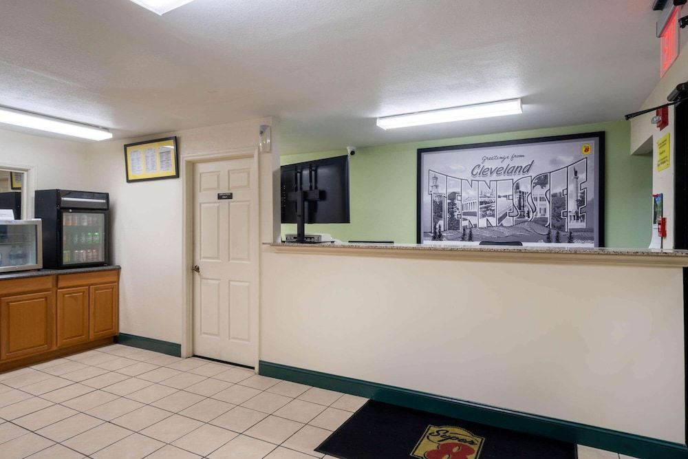 Super 8 by Wyndham Cleveland 2