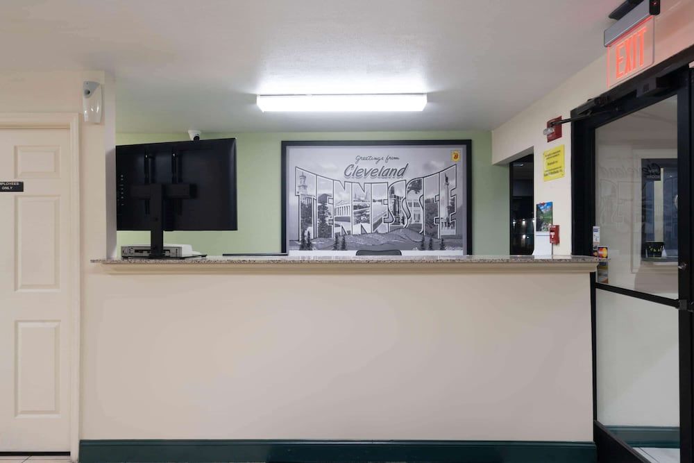 Super 8 by Wyndham Cleveland 3