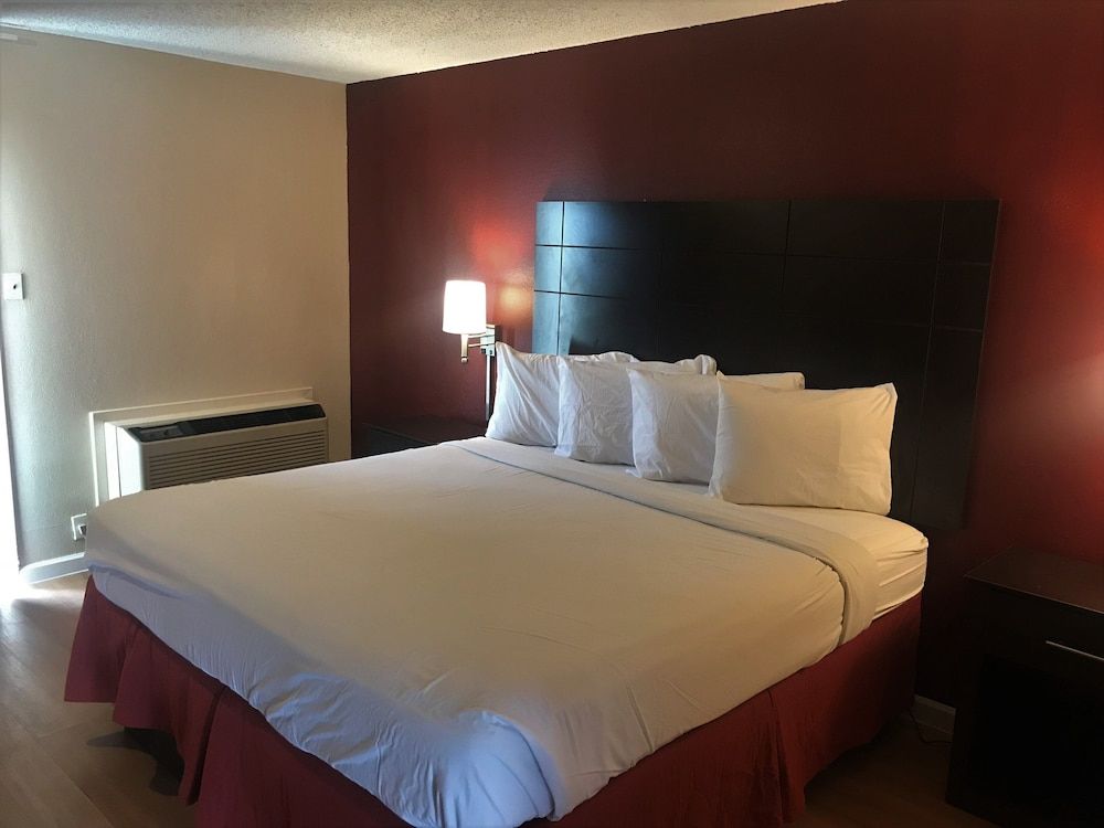 Red Roof Inn & Suites San Angelo 3