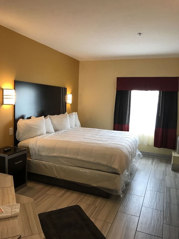 Days Inn & Suites by Wyndham Augusta Near Fort Eisenhower 3