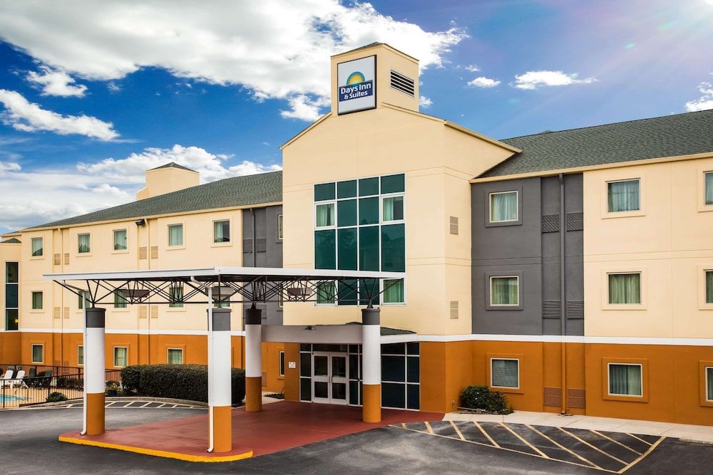 Days Inn & Suites by Wyndham Augusta Near Fort Eisenhower 2 estrellas en Augusta