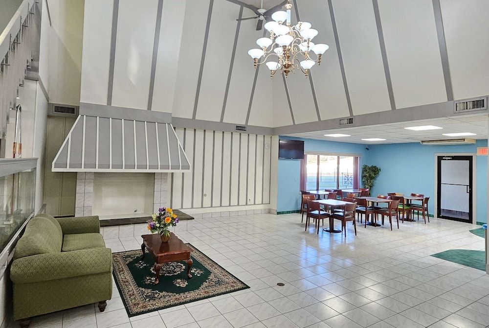 Days Inn by Wyndham Berlin Meriden 2